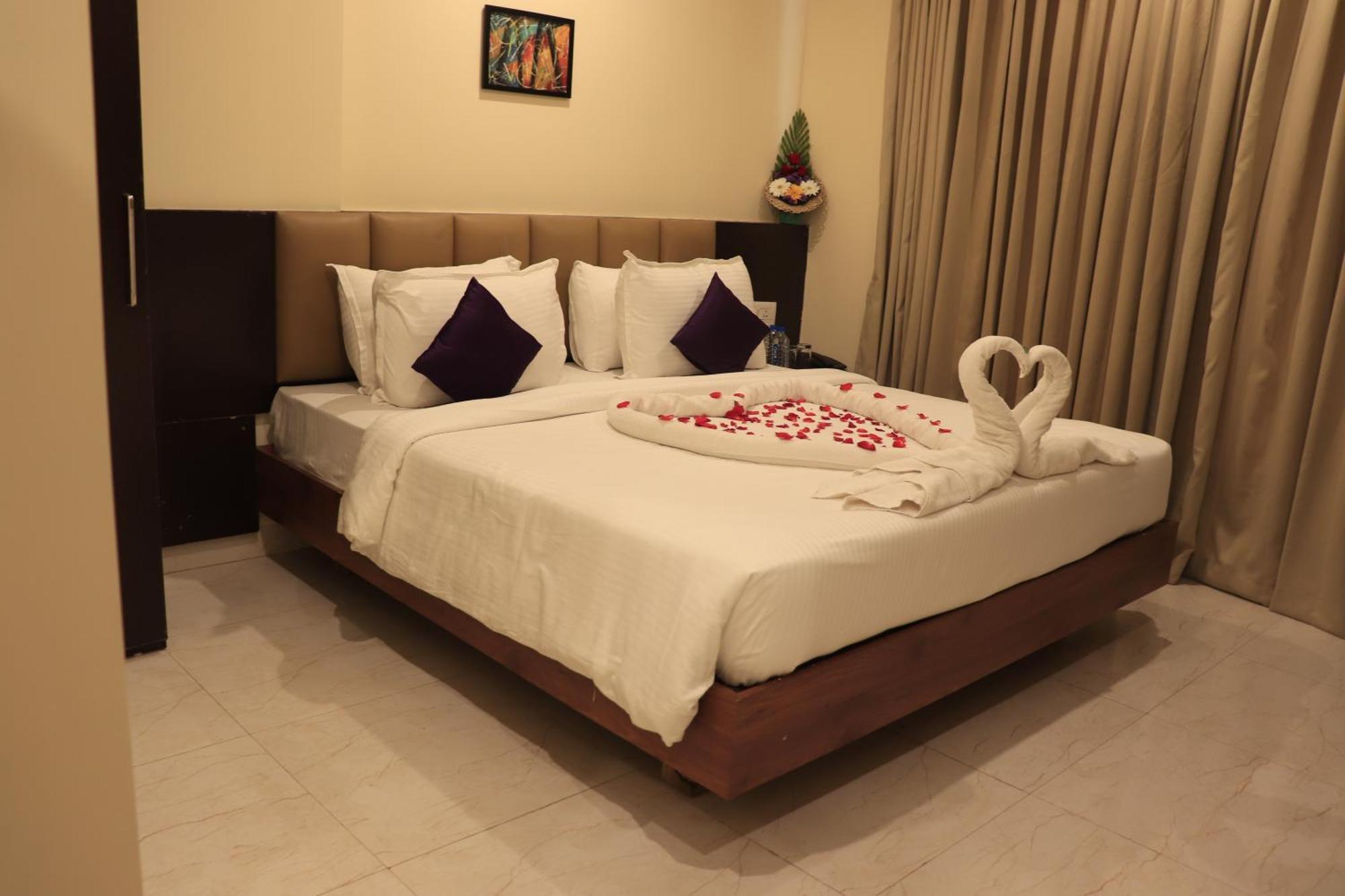 Balaji Gold Inn Hotel Hubli Exterior photo