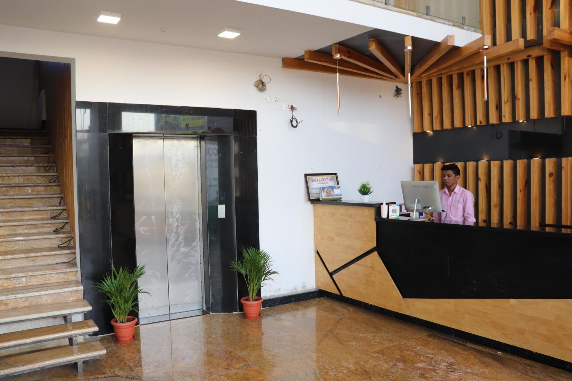 Balaji Gold Inn Hotel Hubli Exterior photo